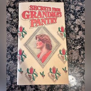 Secrets from Grandmas Pantry recipe soft cover book from Sydney, Australia 1986